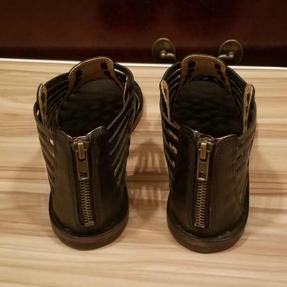 NEW Tommy Bahama Leather Flat Shoes in Black - Picture 4 of 6